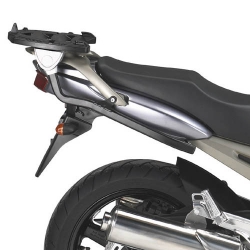 Stelaż marki GIVI, model 347F do kufra centralnego na motocyklu Yamaha TDM (02-09)